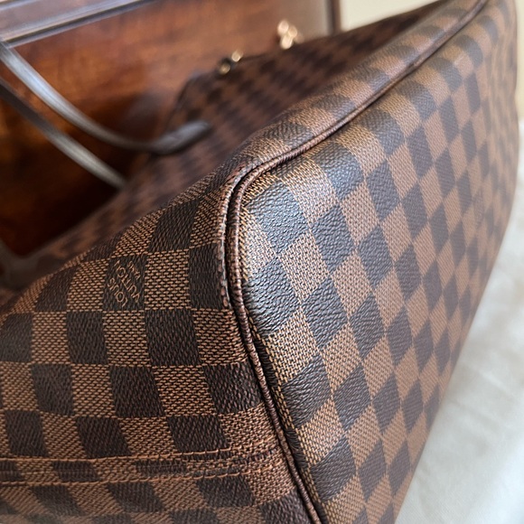 Louis Vuitton Damier Neverfull MM - Picture 9 of 11